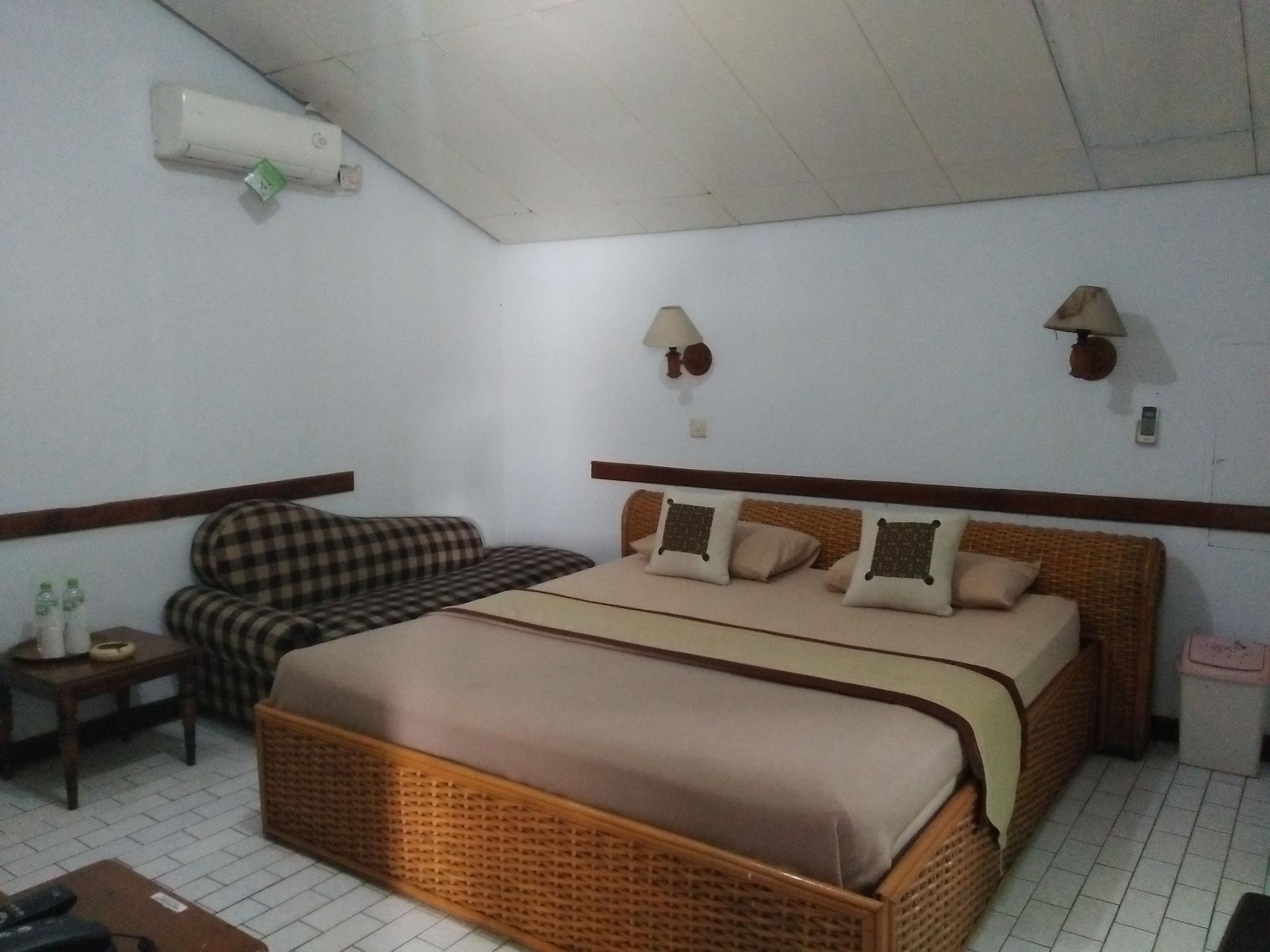 Oyo 1945 Hotel Bali Indah Bandung Luaran gambar