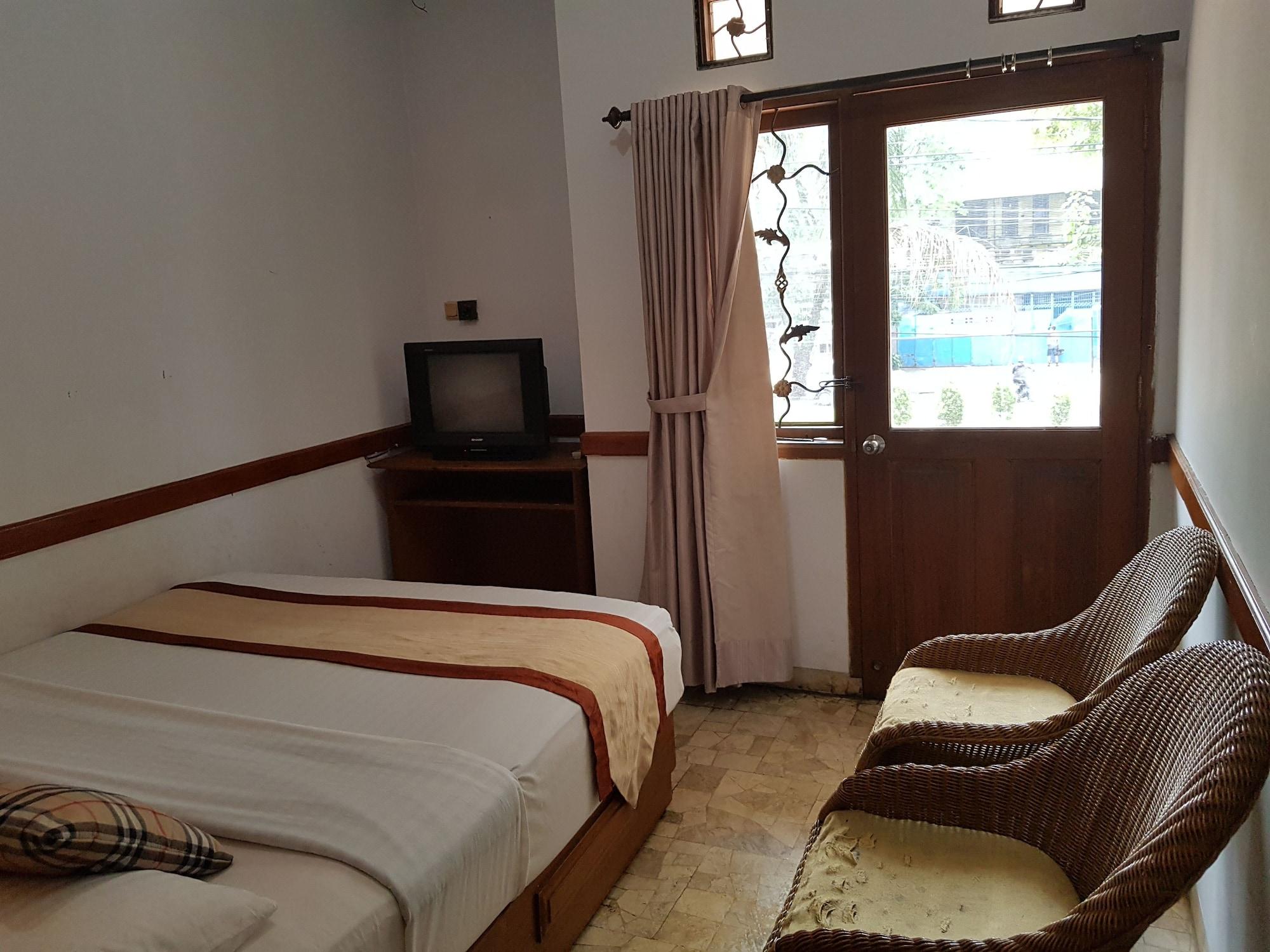 Oyo 1945 Hotel Bali Indah Bandung Luaran gambar