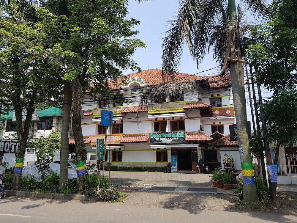 Oyo 1945 Hotel Bali Indah Bandung Luaran gambar