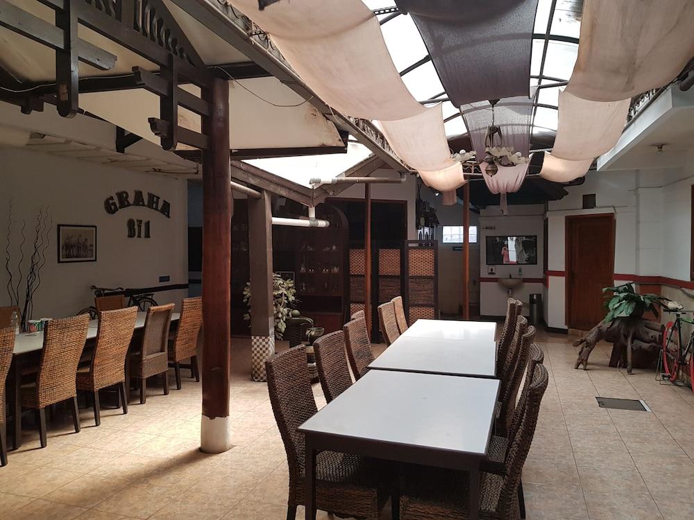 Oyo 1945 Hotel Bali Indah Bandung Luaran gambar