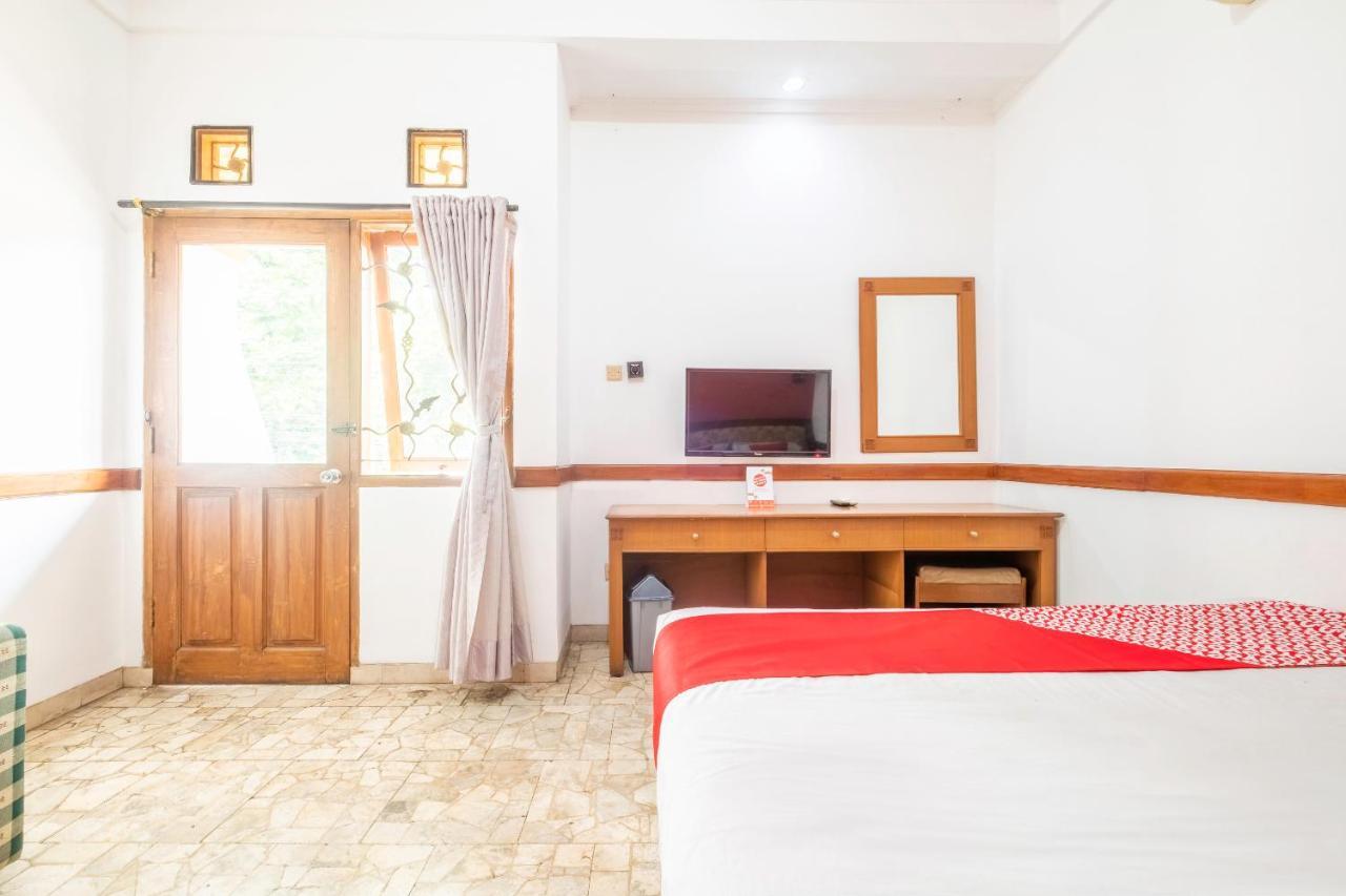 Oyo 1945 Hotel Bali Indah Bandung Luaran gambar
